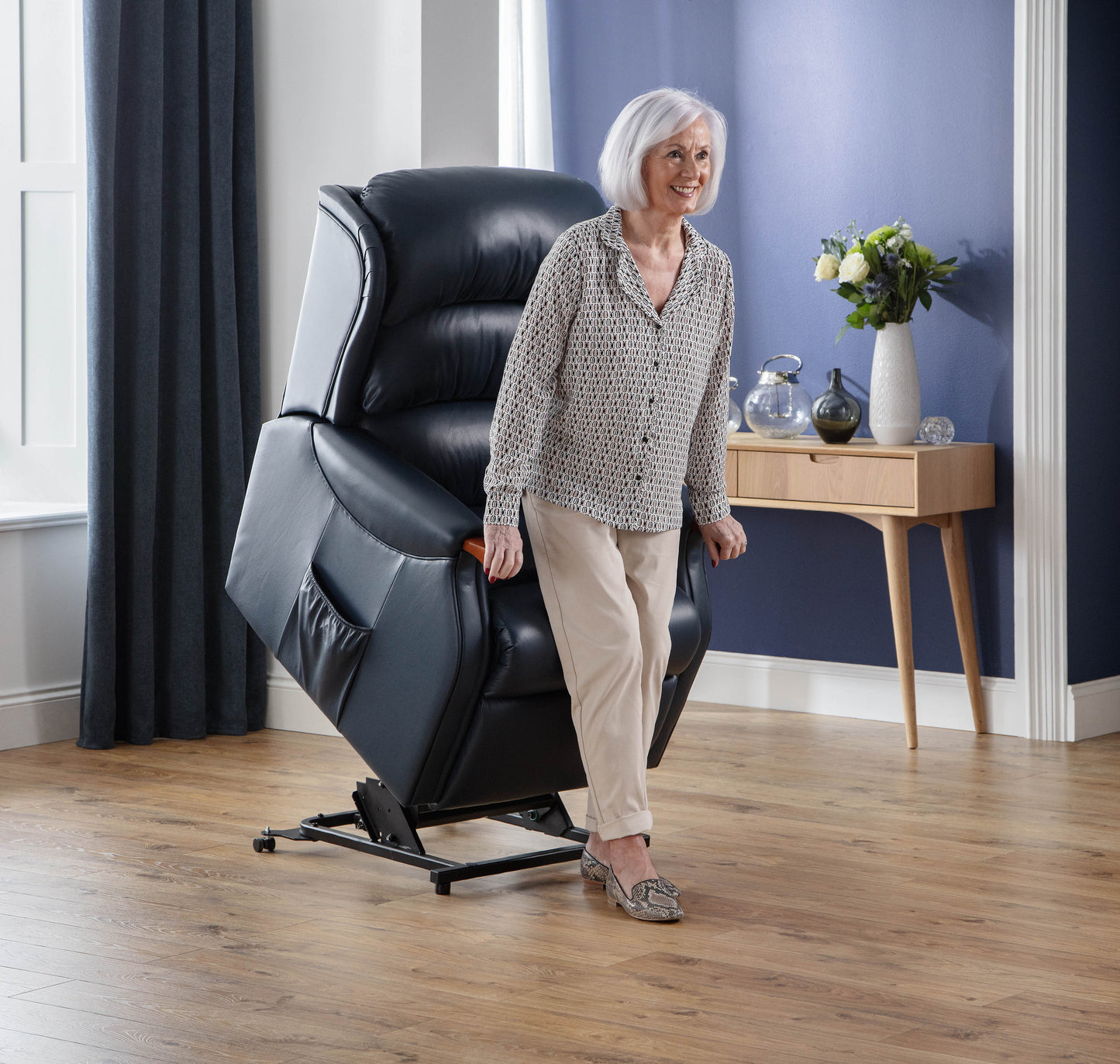 Celebrity Westbury Cloud Zero Triple Motor Rise And Recliner Leather Armchair With Lumbar & Headrest Adjustment Option VAT FREE