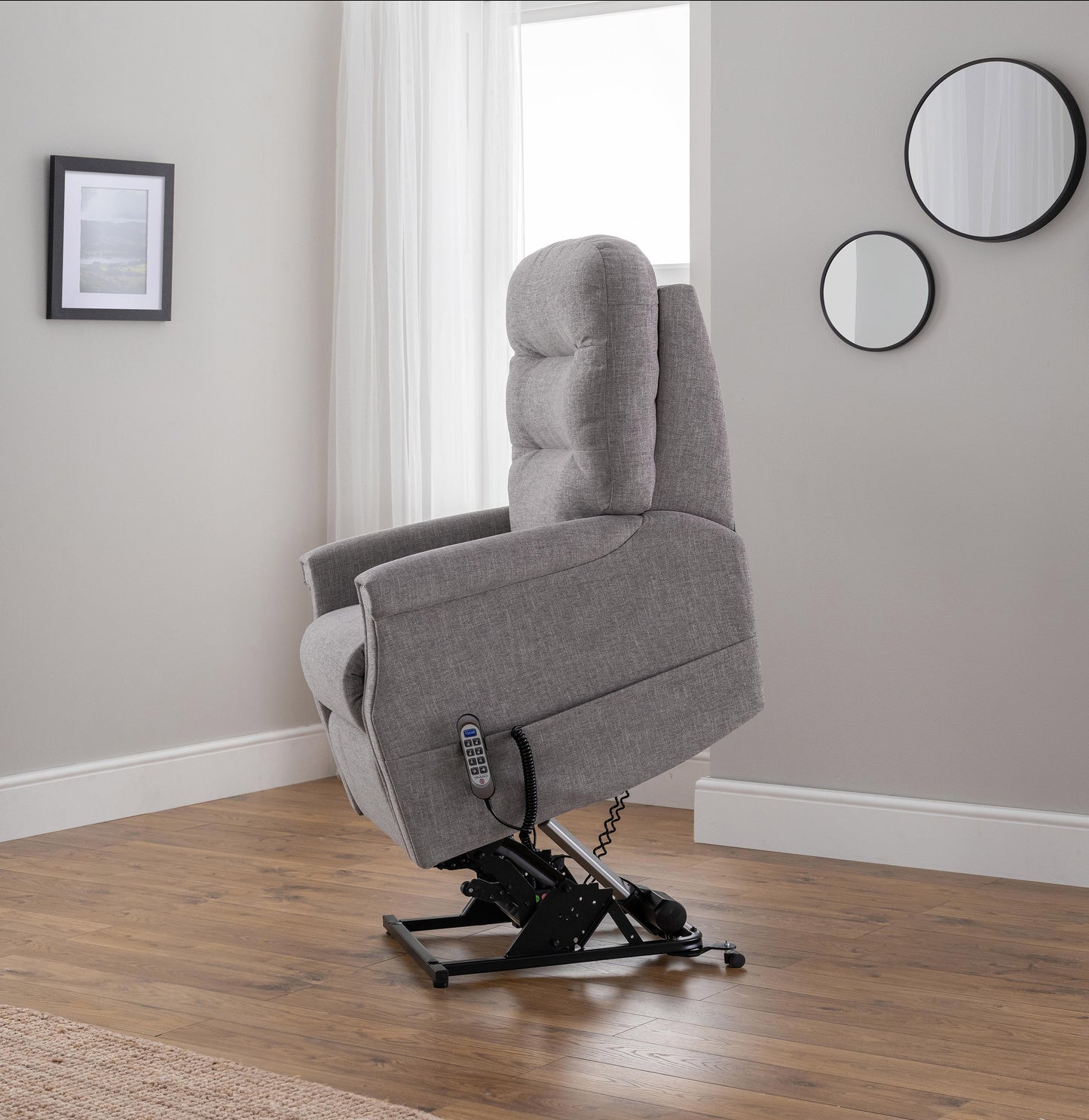 Celebrity Sandhurst Cloud Zero Riser, Grey In A wooden floored room