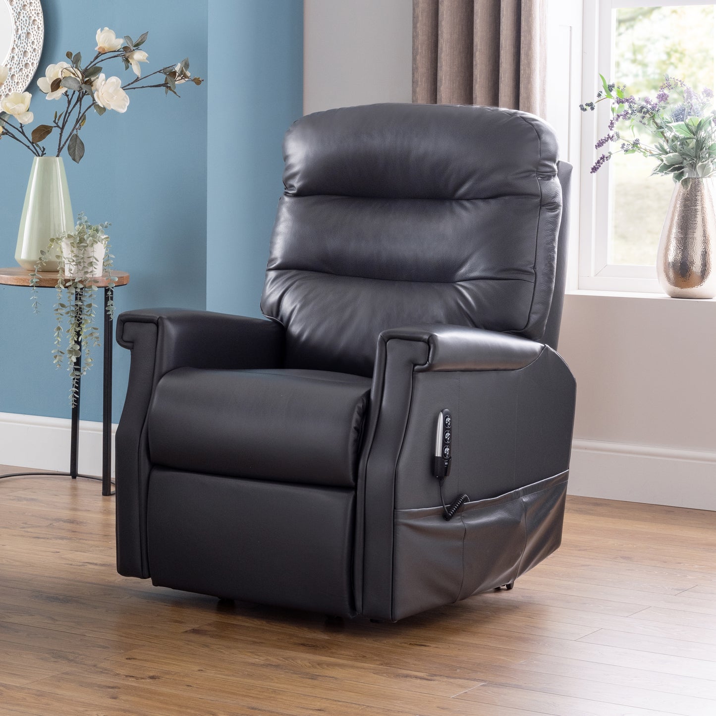Celebrity Sandhurst Cloud Zero Triple Motor Rise And Recliner Leather Armchair With Adjustable Headrest Option VAT FREE