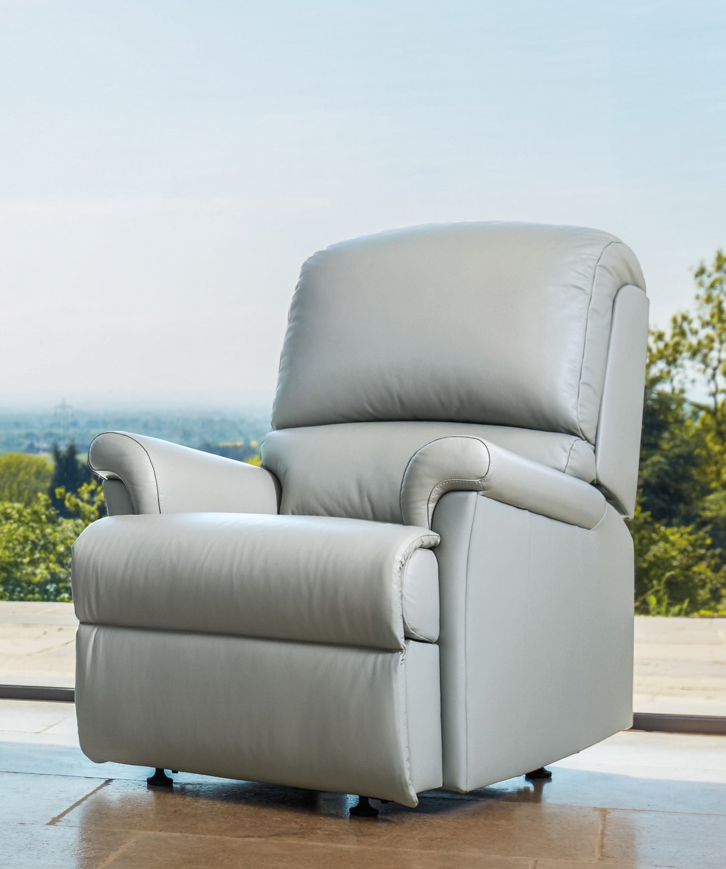 Sherborne Nevada Single Motor Leather Rise And Recliner Armchair VAT FREE