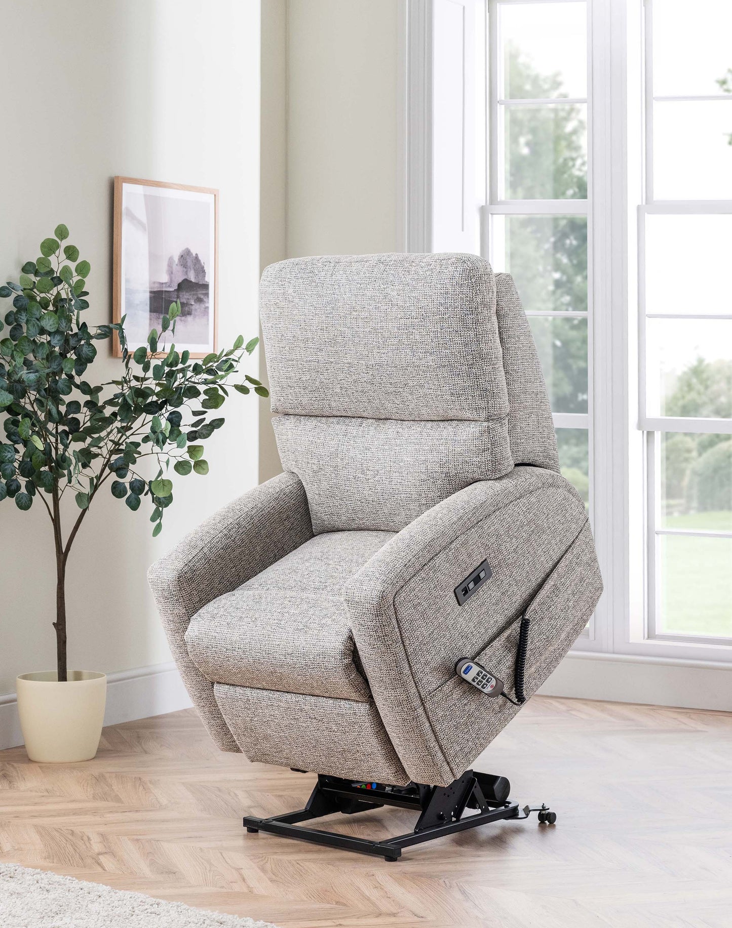 Celebrity Southwell Single Motor Rise And Recliner Fabric Armchair With Mammoth Foam VAT FREE