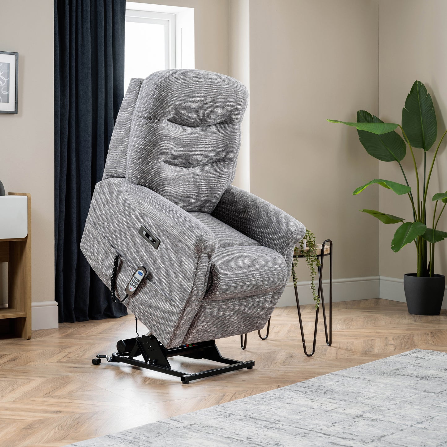 Celebrity Hollingwell Single Motor Rise And Recliner Fabric Armchair With Mammoth Foam VAT FREE