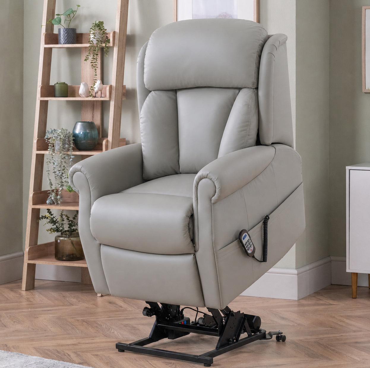 Celebrity Ashfield Single Motor Rise And Recliner Leather Armchair VAT FREE