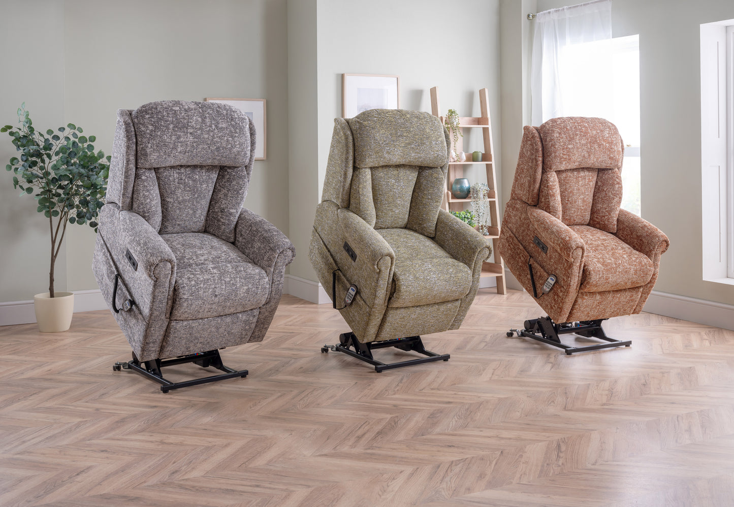 Celebrity Ashfield Single Motor Rise And Recliner Fabric Armchair With Mammoth Foam VAT FREE