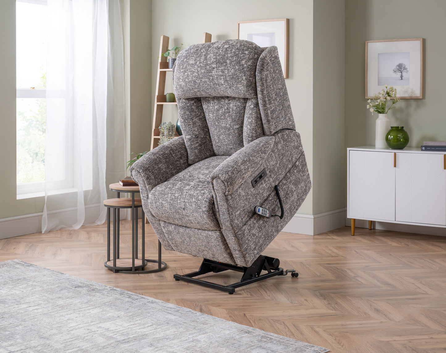 Celebrity Ashfield Single Motor Rise And Recliner Fabric Armchair With Mammoth Foam VAT FREE