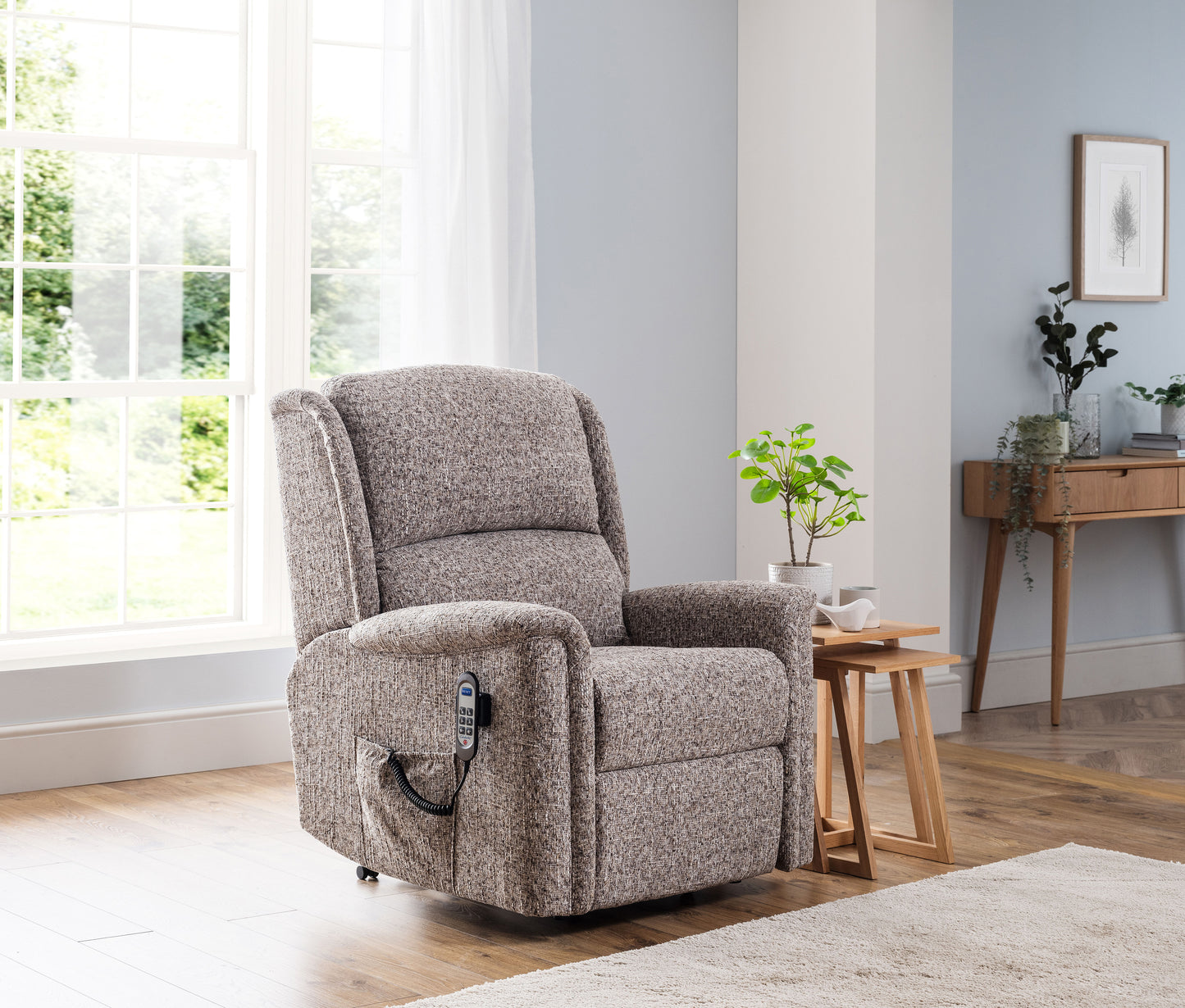 Celebrity Farndon Single Motor Rise And Recliner Fabric Armchair With Mammoth Foam VAT FREE