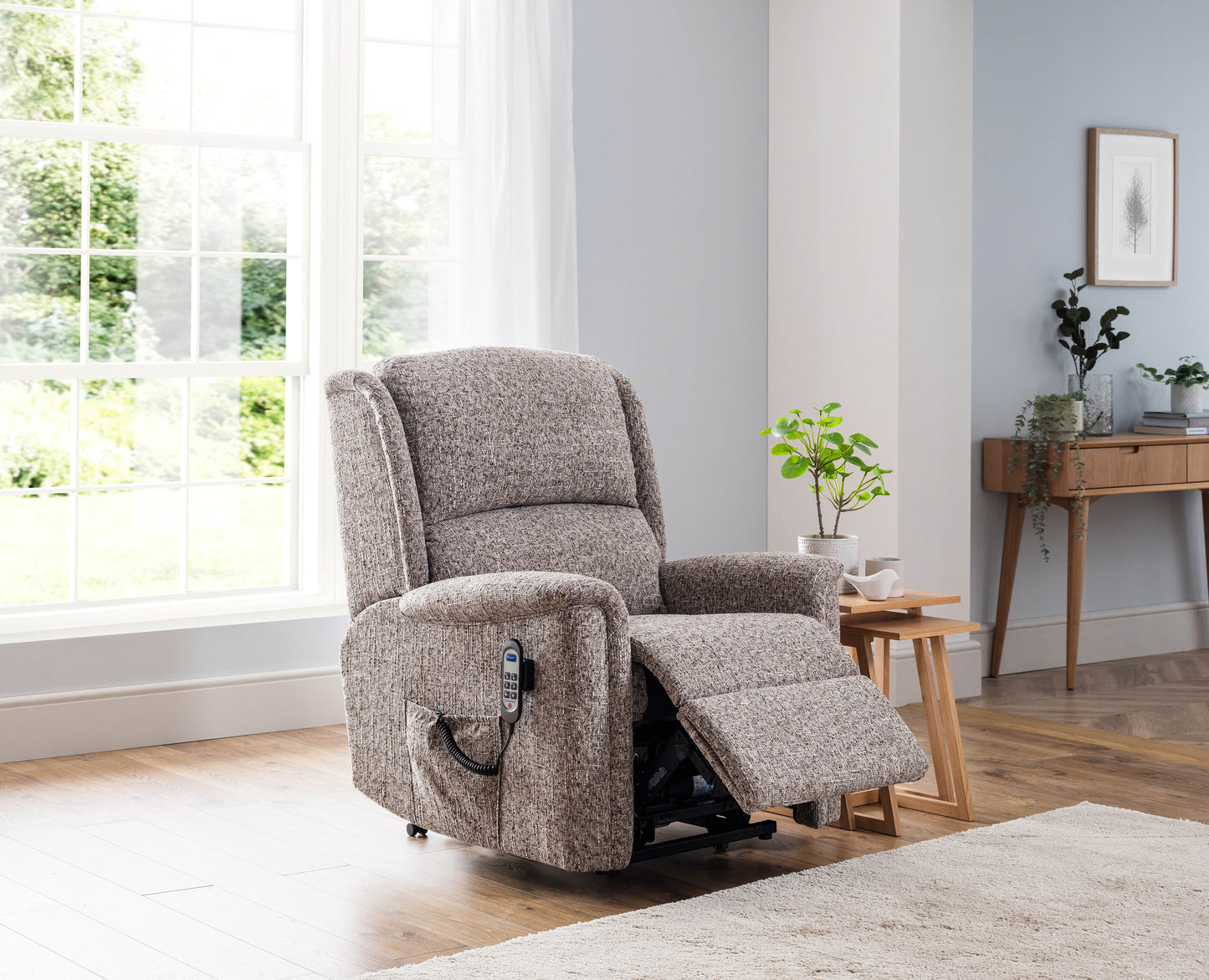 Celebrity Farndon Single Motor Rise And Recliner Fabric Armchair With Mammoth Foam VAT FREE