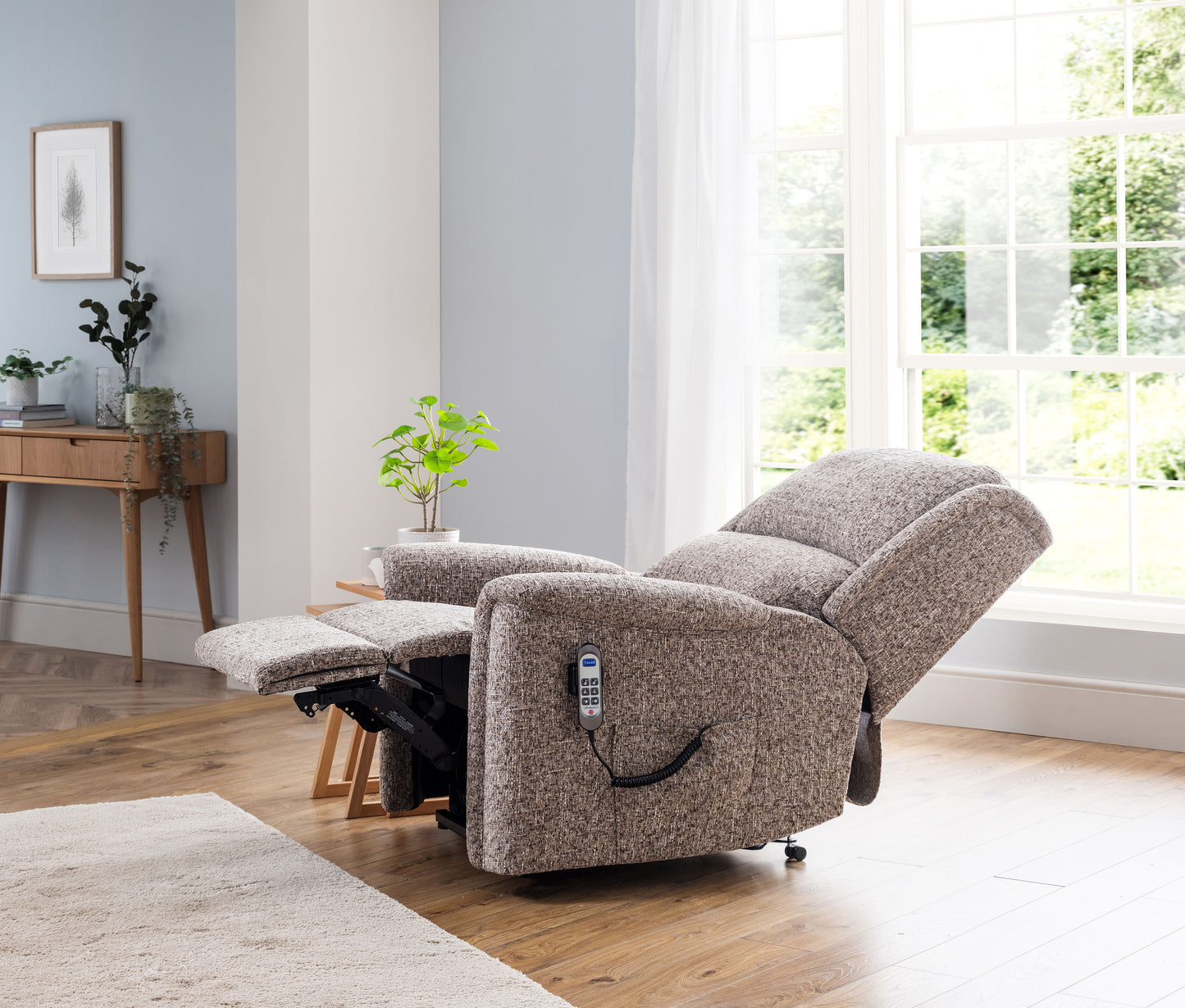 Celebrity Farndon Single Motor Rise And Recliner Fabric Armchair With Mammoth Foam VAT FREE